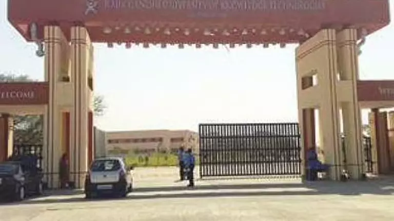 Basar IIIT Forms Panel Over Food Complaint, Issues Notice to Caterer Basar IIIT Forms Panel Over Food Complaint, Issues Notice to Caterer