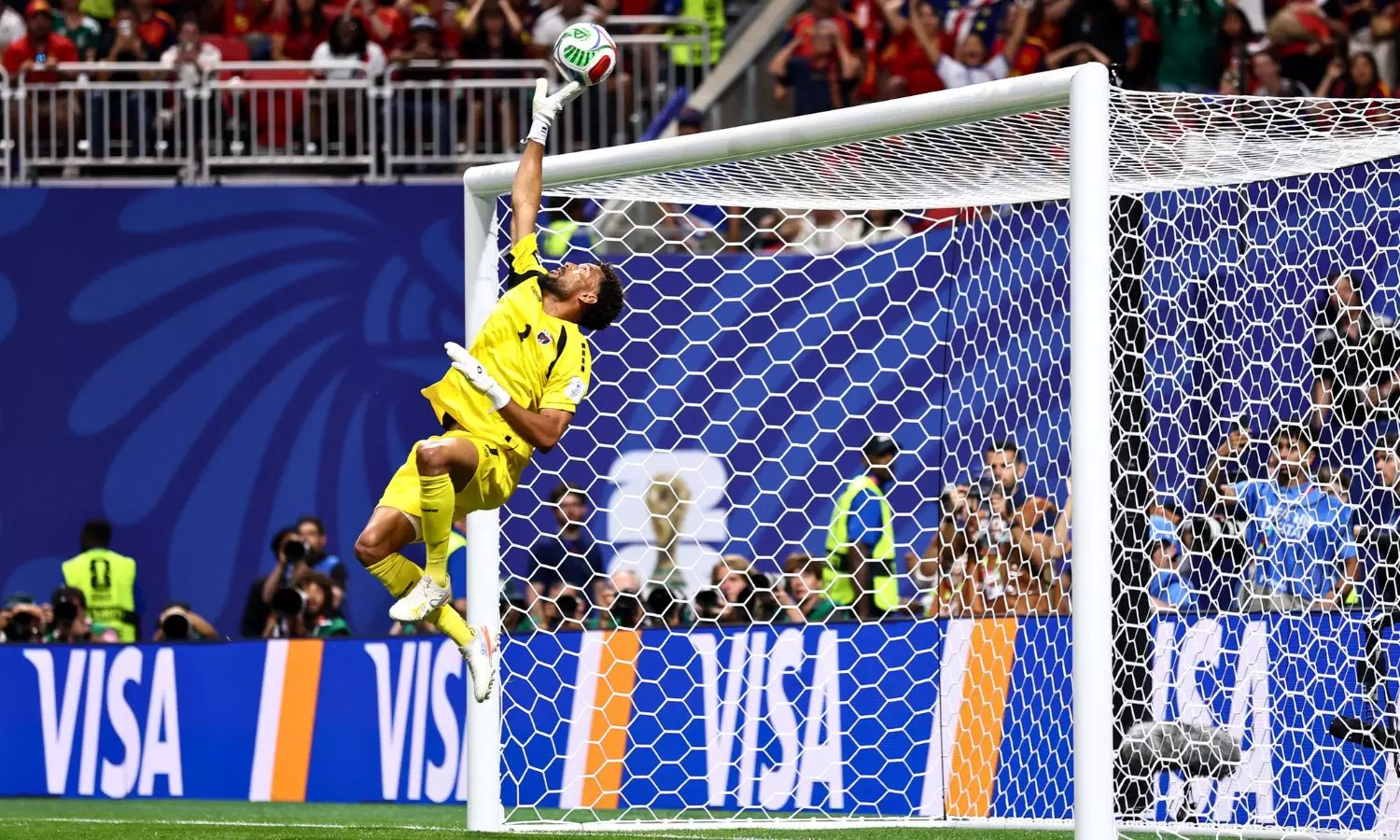Cabo Verde’s 40-Year-Old Goalkeeper Becomes World Cup Hero Overnight Cabo Verde’s 40-Year-Old Goalkeeper Becomes World Cup Hero Overnight
