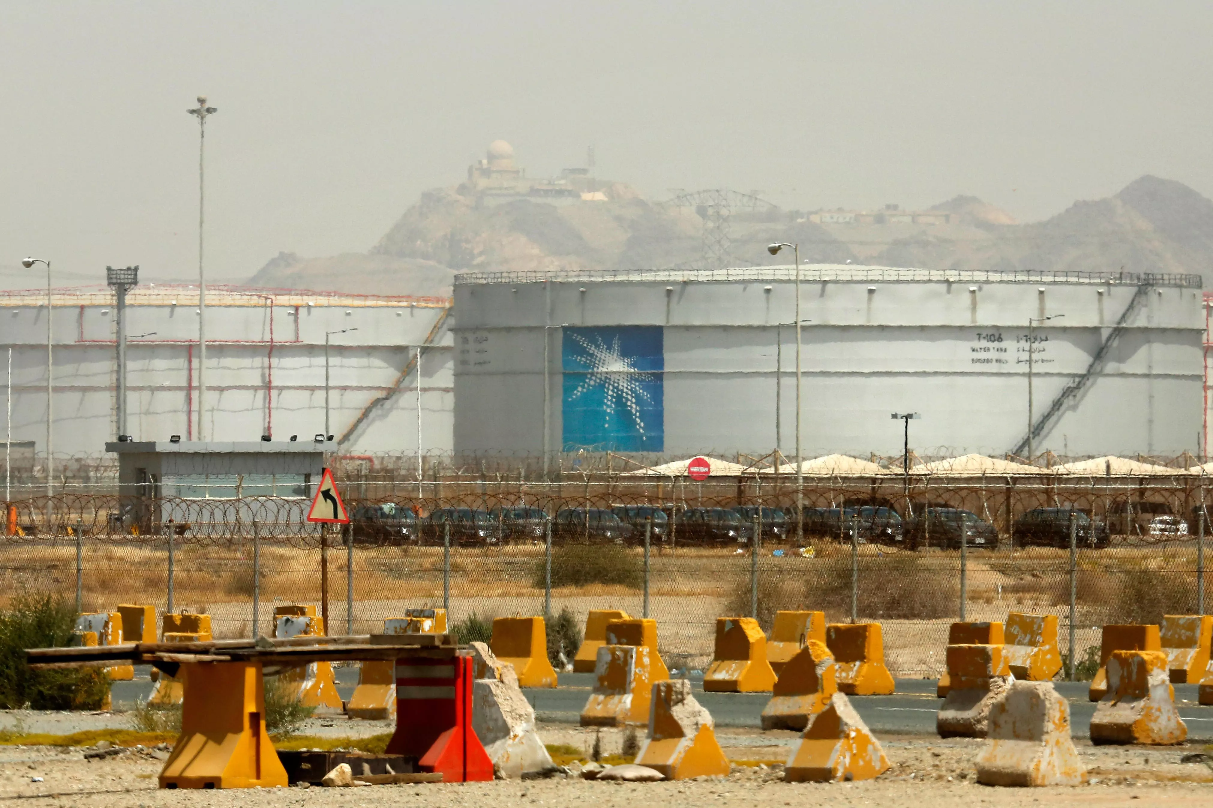 Oil Prices Sink Further as Trump Signs Deal to Reopen Hormuz Oil Prices Sink Further as Trump Signs Deal to Reopen Hormuz