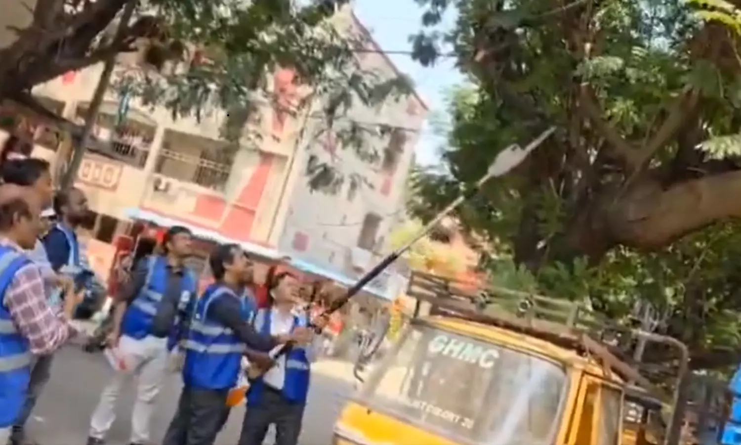 SPDCL Takes UP Tree-Pruning, Line-Clearance Driver Across Cybercity SPDCL Takes UP Tree-Pruning, Line-Clearance Driver Across Cybercity