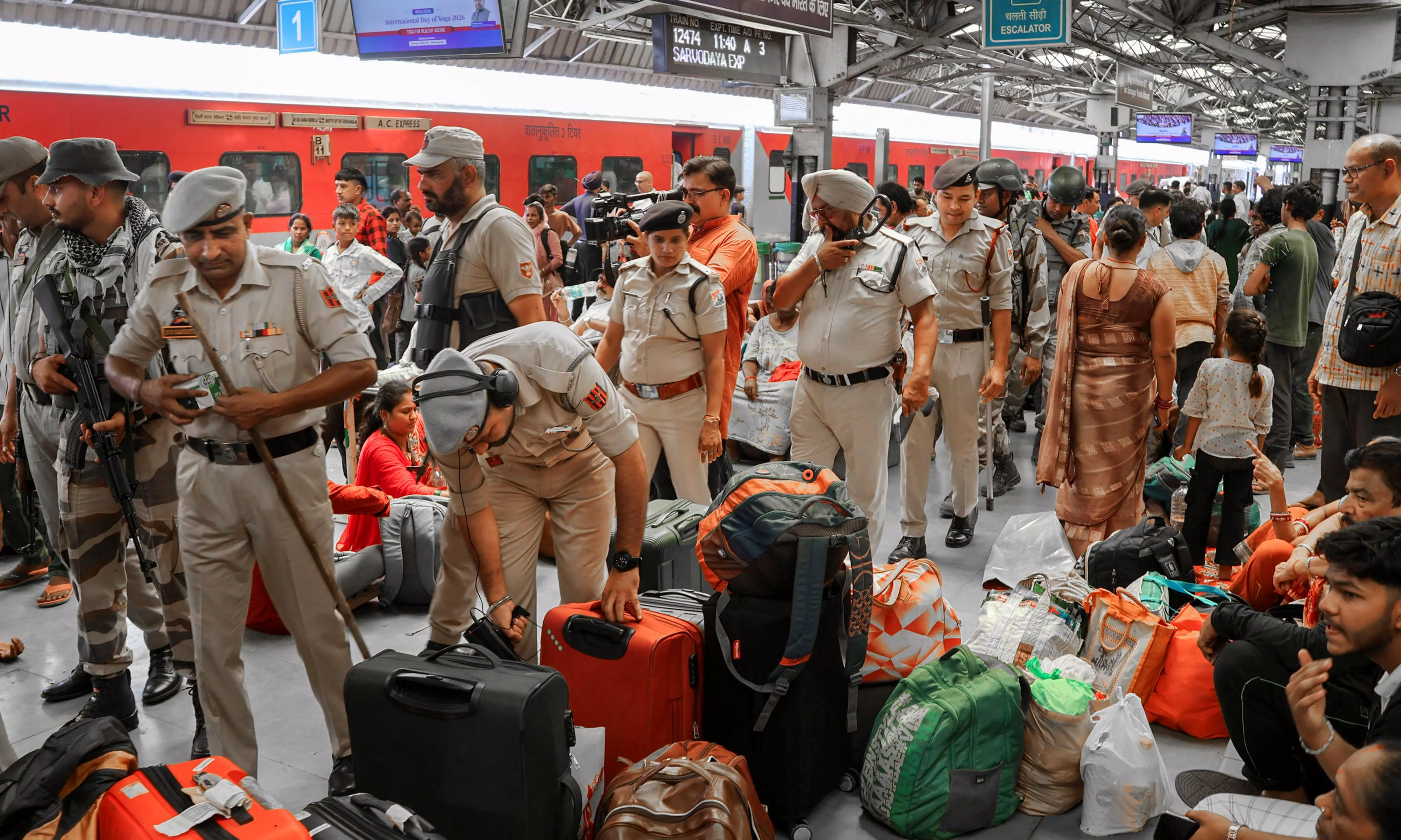 Security Sweep Conducted at Jammu Railway Station Ahead of Amarnath Yatra Security Sweep Conducted at Jammu Railway Station Ahead of Amarnath Yatra