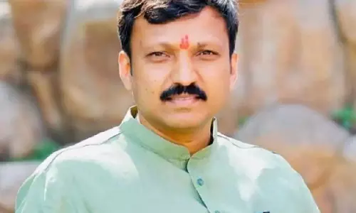 Sena (UBT) Workers Threaten To Smear Rebels With Cow Dung