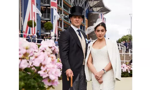 Superman-Pataudi Princess Photo Op Sets Netizens’ Hearts Racing Superman-Pataudi Princess Photo Op Sets Netizens’ Hearts Racing