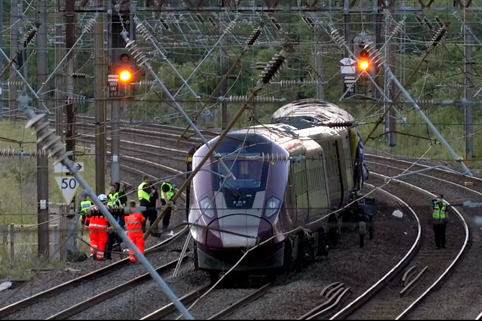 Train Collision North of London Kills 1, Injures Dozens Train Collision North of London Kills 1, Injures Dozens