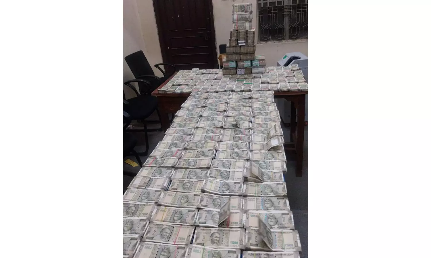 Telangana ACB Finds Rs.1.50 Cr in Land Records Official’s Bank Locker Telangana ACB Finds Rs.1.50 Cr in Land Records Official’s Bank Locker