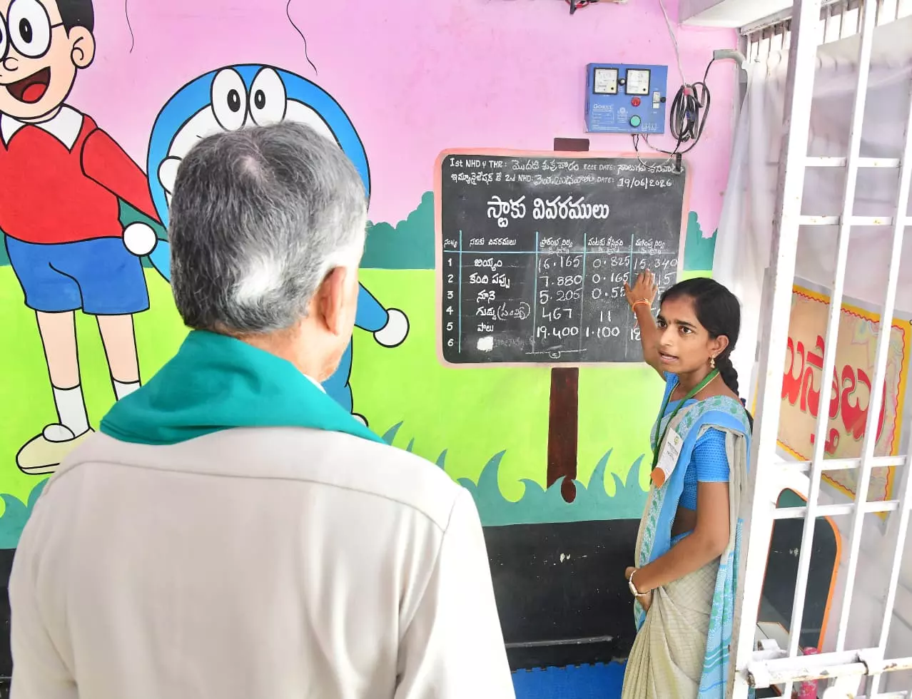 Naidu Visits Anganwadi Centre in Chilakaluripet Naidu Visits Anganwadi Centre in Chilakaluripet