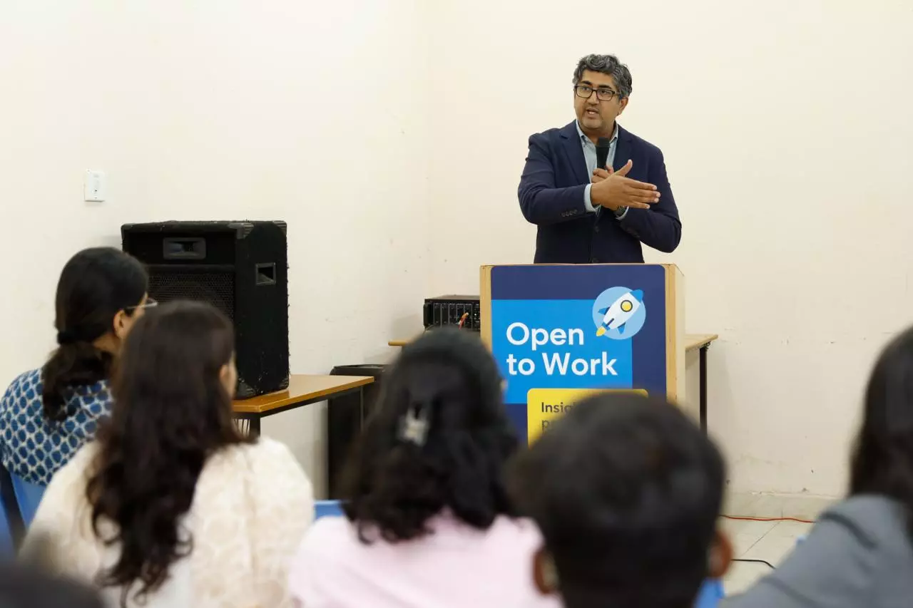 No One Is Coming to Save Your Career: LinkedIn’s Aneesh Raman No One Is Coming to Save Your Career: LinkedIn’s Aneesh Raman