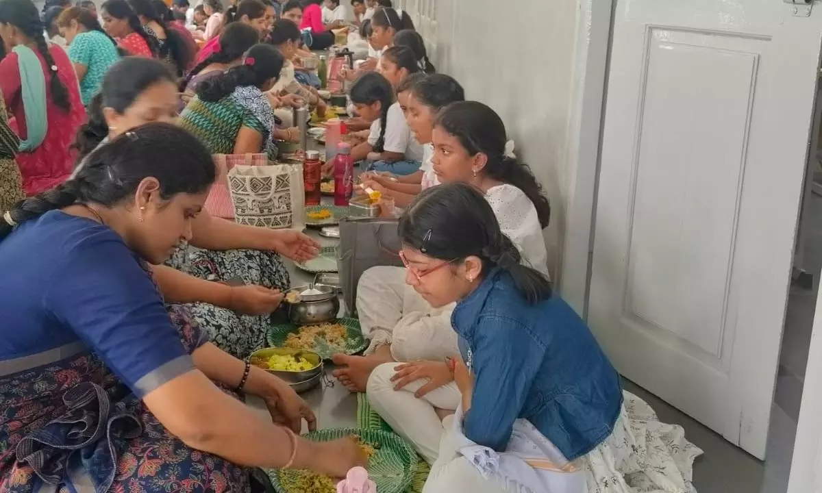 RSS-Backed School Conducts “Mathru Hastha Bhojanam” To Revive Family Bond And Curb Commercial Food Culture RSS-Backed School Conducts “Mathru Hastha Bhojanam” To Revive Family Bond And Curb Commercial Food Culture