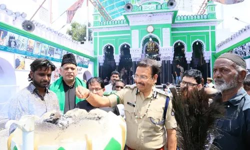 Sajjanar Visits Historic Bibi Ka Alawa at Dabeerpura Sajjanar Visits Historic Bibi Ka Alawa at Dabeerpura