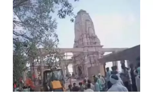 Maharashtra: Temple Slab Collapses in Parbhani, Rescue Efforts On Maharashtra: Temple Slab Collapses in Parbhani, Rescue Efforts On