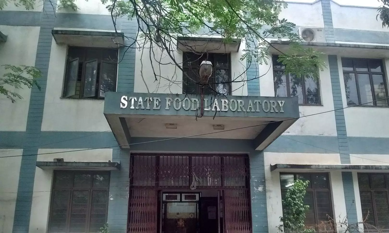 Only One Food Analyst, Rising Sample Load Delays Testing at State Food Laboratory Only One Food Analyst, Rising Sample Load Delays Testing at State Food Laboratory