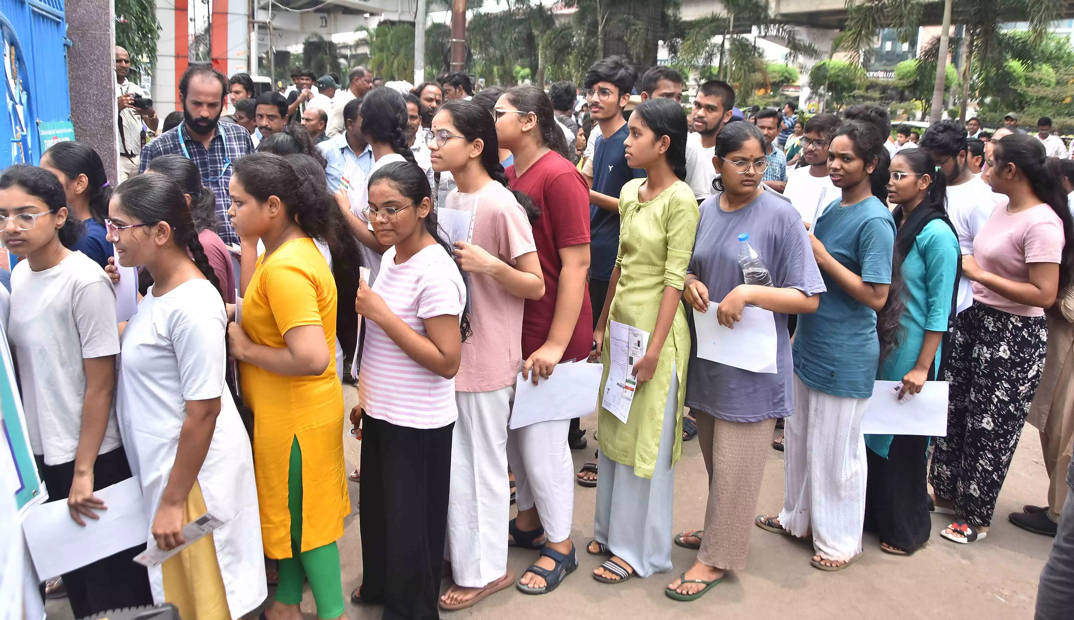 8.5% Students Skip NEET Retest; 3 Miss Exam Over Address Confusion 8.5% Students Skip NEET Retest; 3 Miss Exam Over Address Confusion