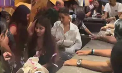 Chaos at Delhi Flipkart Creator Fest Over Gift Hampers Chaos at Delhi Flipkart Creator Fest Over Gift Hampers