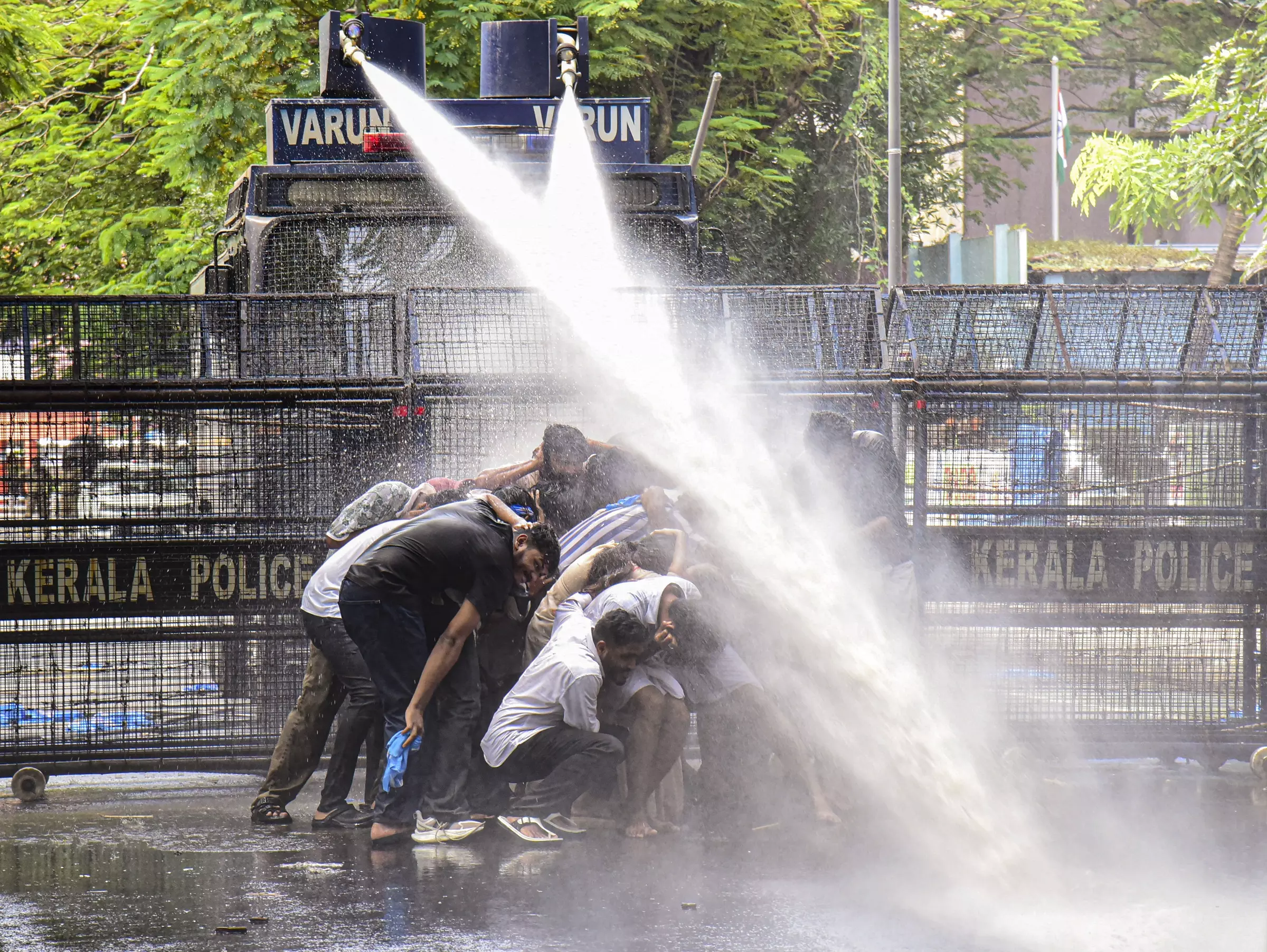 PM SHRI Protest Turns Tense in Kerala, Police Use Water Cannons on Activists PM SHRI Protest Turns Tense in Kerala, Police Use Water Cannons on Activists