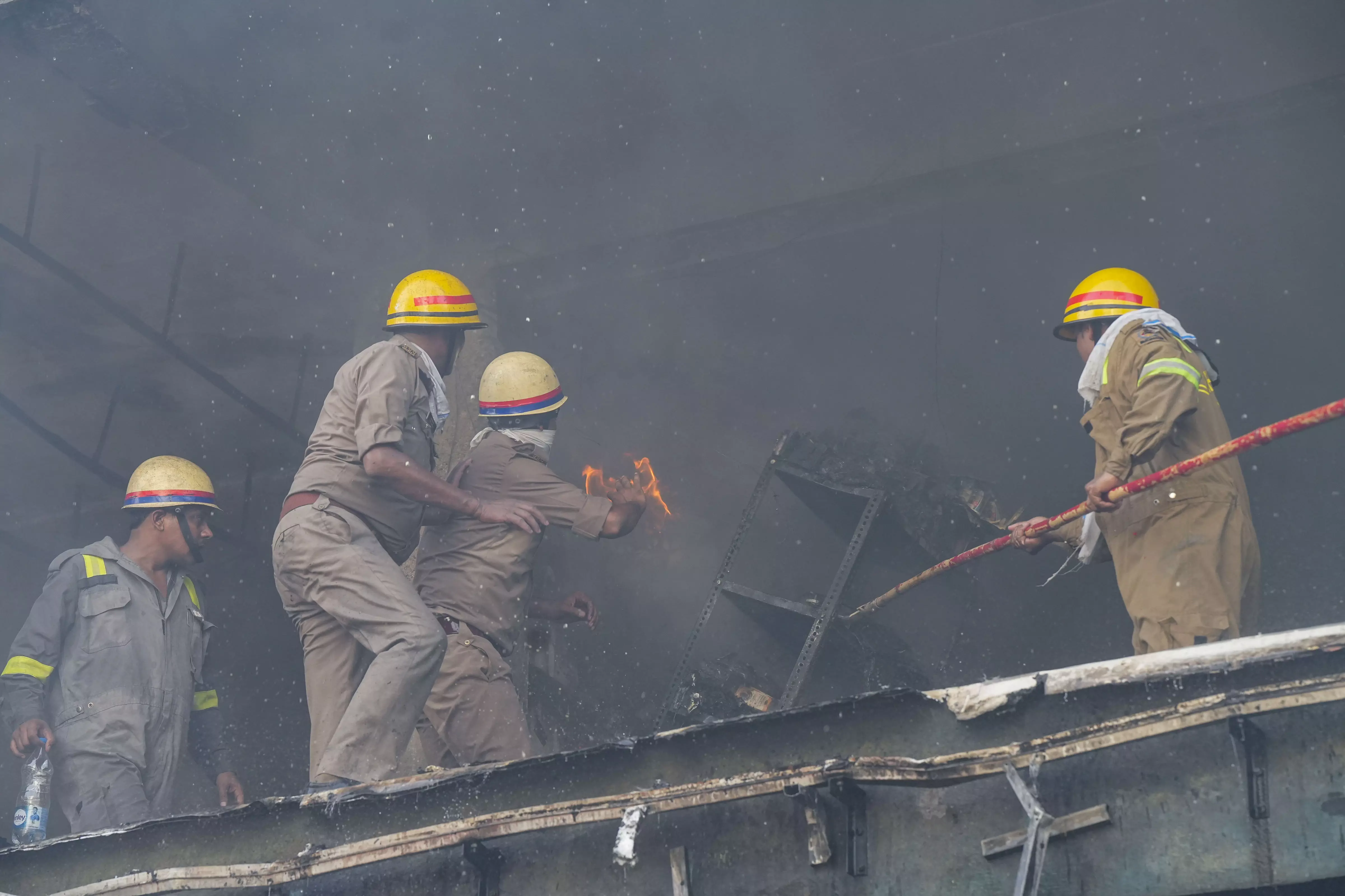 Massive Fire at Lucknow Coaching Centre Kills 15, Injures 7 Massive Fire at Lucknow Coaching Centre Kills 15, Injures 7