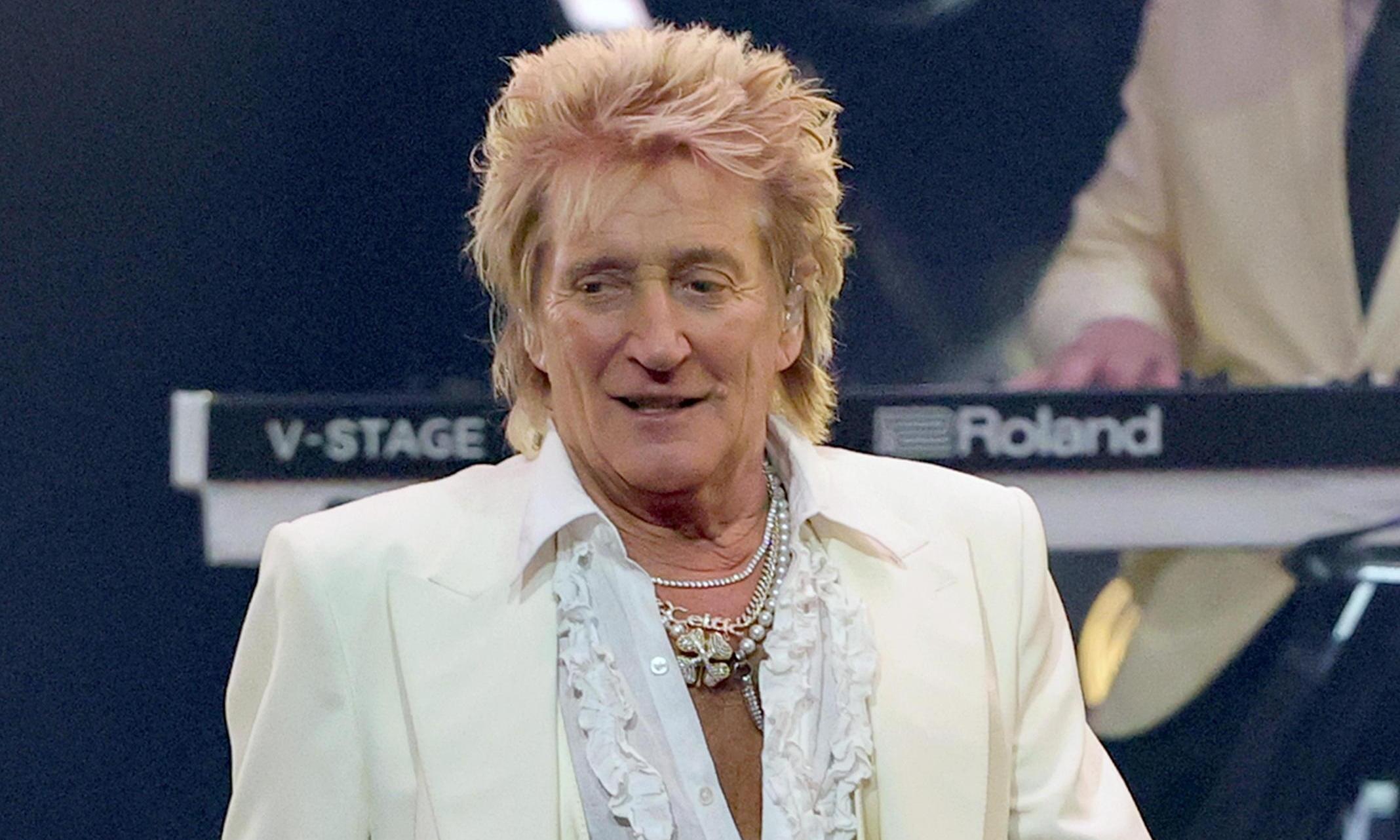 Gasp! Rod’s Onstage Health Scare at 4,300ft