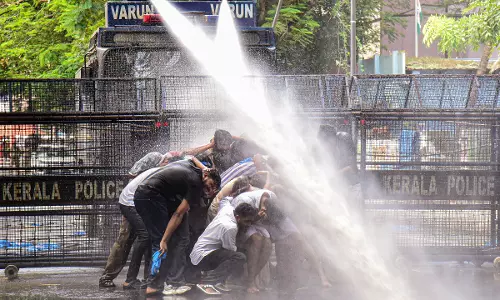 PM SHRI Protest Turns Tense in Kerala, Police Use Water Cannons on Activists