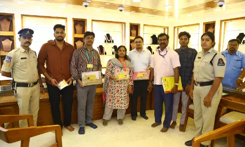 BIS Raids Jewellery Store in Abids for Hallmarking Violations; 1.6 kg of Jewellery Seized BIS Raids Jewellery Store in Abids for Hallmarking Violations; 1.6 kg of Jewellery Seized