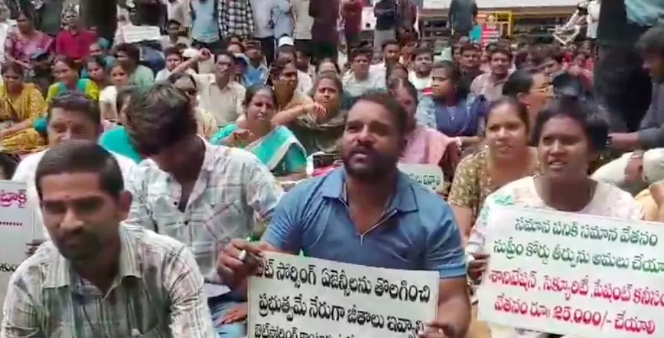 Outsourcing Employees of TG Medical, Health Dept Protest for Pending Salaries Outsourcing Employees of TG Medical, Health Dept Protest for Pending Salaries