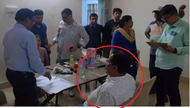 Odisha Engineer Held Taking Rs 2 Lakh Bribe a Week Before Retirement Odisha Engineer Held Taking Rs 2 Lakh Bribe a Week Before Retirement