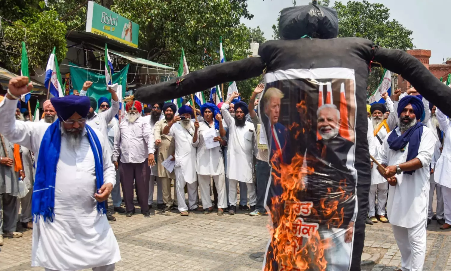 Punjab Farmers Oppose Proposed India-US Trade Pact, Burn Modi-Trump Effigies Punjab Farmers Oppose Proposed India-US Trade Pact, Burn Modi-Trump Effigies