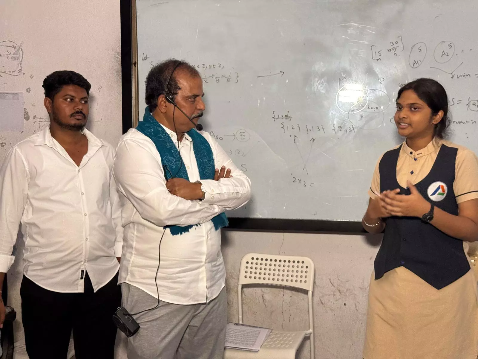 Telangana: Congress Leaders Interact With Students In Chhatron Ki Goonj Campaign Telangana: Congress Leaders Interact With Students In Chhatron Ki Goonj Campaign