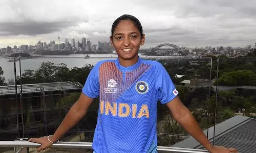 Harmanpreet Should Stop Thinking About Fallen Wickets : Shikha Pandey Harmanpreet Should Stop Thinking About Fallen Wickets : Shikha Pandey