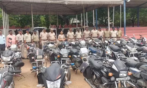 Police Recover 41 Stolen Bikes, Arrest Serial Theft Suspect in Ballari Police Recover 41 Stolen Bikes, Arrest Serial Theft Suspect in Ballari