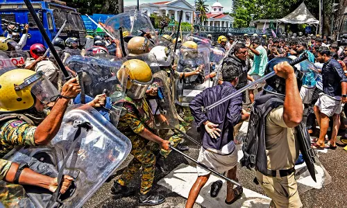 Oath Controversy Triggers Clash Between CPI(M) and BJP Councillors in Thiruvananthapuram Oath Controversy Triggers Clash Between CPI(M) and BJP Councillors in Thiruvananthapuram