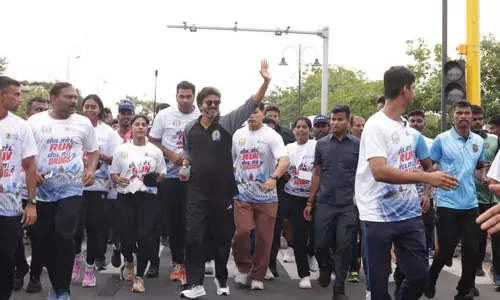Vijay Flags Off Anti-Drug Marathon, Runs With Participants for 6 Km Vijay Flags Off Anti-Drug Marathon, Runs With Participants for 6 Km