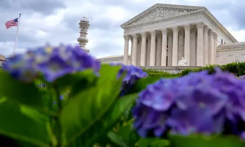 US Supreme Court Clears Way for Trump Asylum Policy Revival
