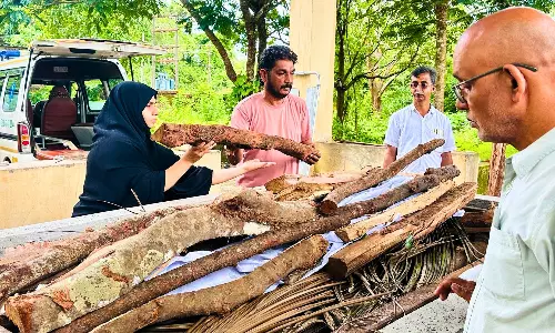 Kerala Story: Muslim Woman Performs Last Rites for ex-RSS Hindu Man Kerala Story: Muslim Woman Performs Last Rites for ex-RSS Hindu Man