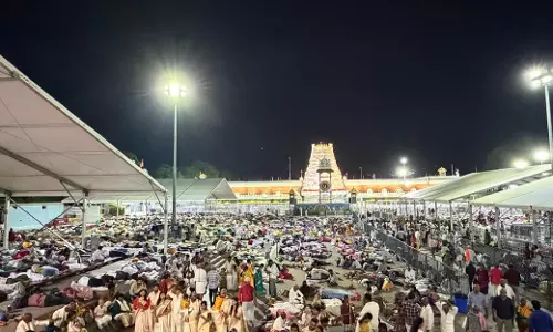 Tirumala Witnesses Heavy Pilgrim Influx Despite End Of Holidays Tirumala Witnesses Heavy Pilgrim Influx Despite End Of Holidays