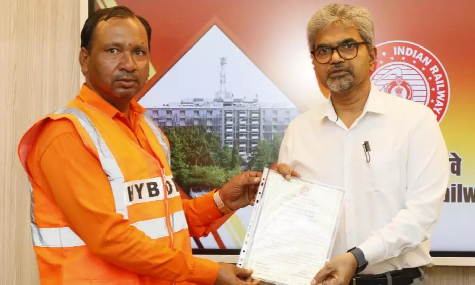 Five SCR Staff Honoured for Averting Unsafe Conditions Five SCR Staff Honoured for Averting Unsafe Conditions