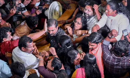 Cong, BJP Councillors Trade Charges After Ruckus in Thiruvananthapuram Corporation Cong, BJP Councillors Trade Charges After Ruckus in Thiruvananthapuram Corporation