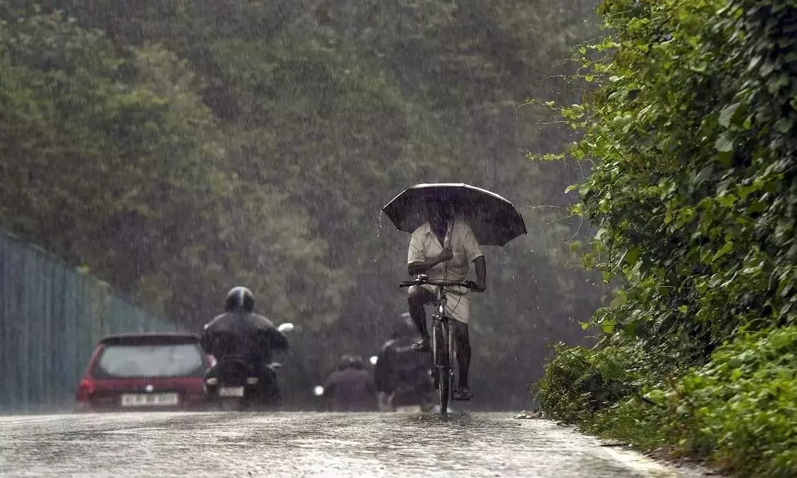 Kerala Rains Persist, Hundreds Remain in Relief Camps As Floods Recede Slowly Kerala Rains Persist, Hundreds Remain in Relief Camps As Floods Recede Slowly