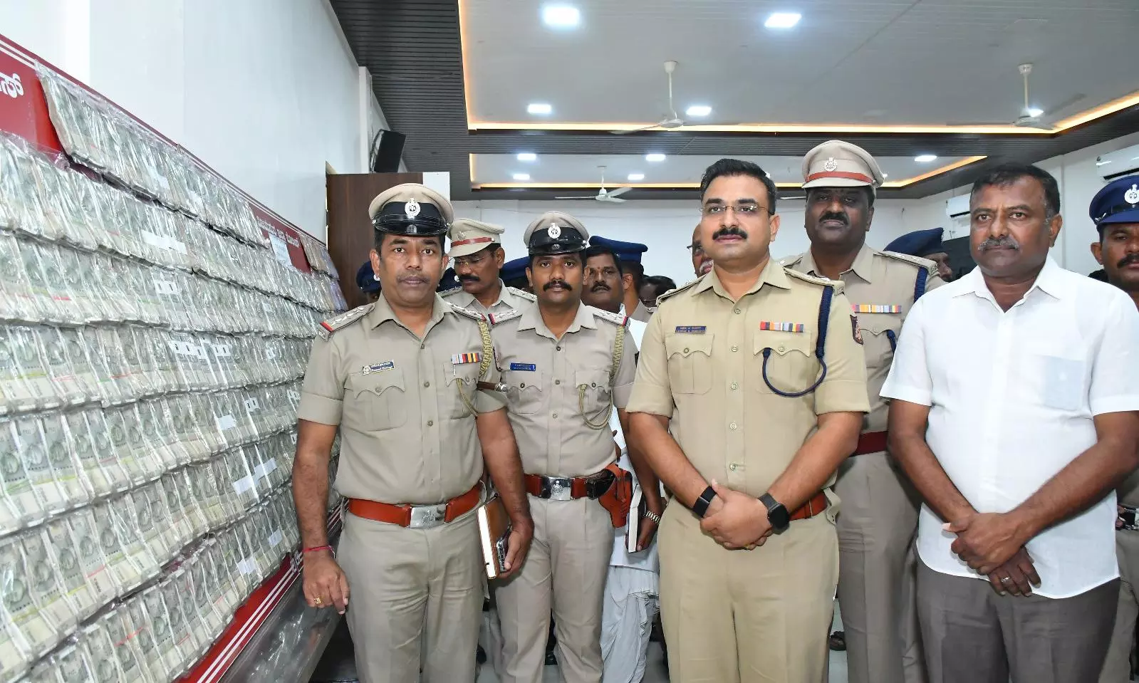Eight Held In Rs 12.33-Crore Sugarcane Weighment Fraud In Vijayapura Eight Held In Rs 12.33-Crore Sugarcane Weighment Fraud In Vijayapura