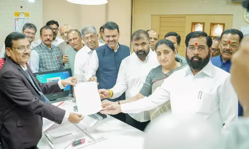 Sena (UBT) Leader Switches to Mahayuti Ahead of Dy Chairman Polls Sena (UBT) Leader Switches to Mahayuti Ahead of Dy Chairman Polls