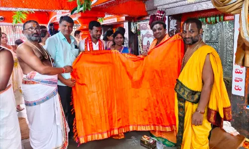 Master Weaver Presents Silk Shawl in Matchbox to Kondagattu Anjaneya Swamy