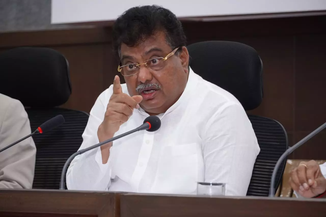Karnataka: Minister MB Patil Seeks Coach Depot at Vijayapura Station Karnataka: Minister MB Patil Seeks Coach Depot at Vijayapura Station