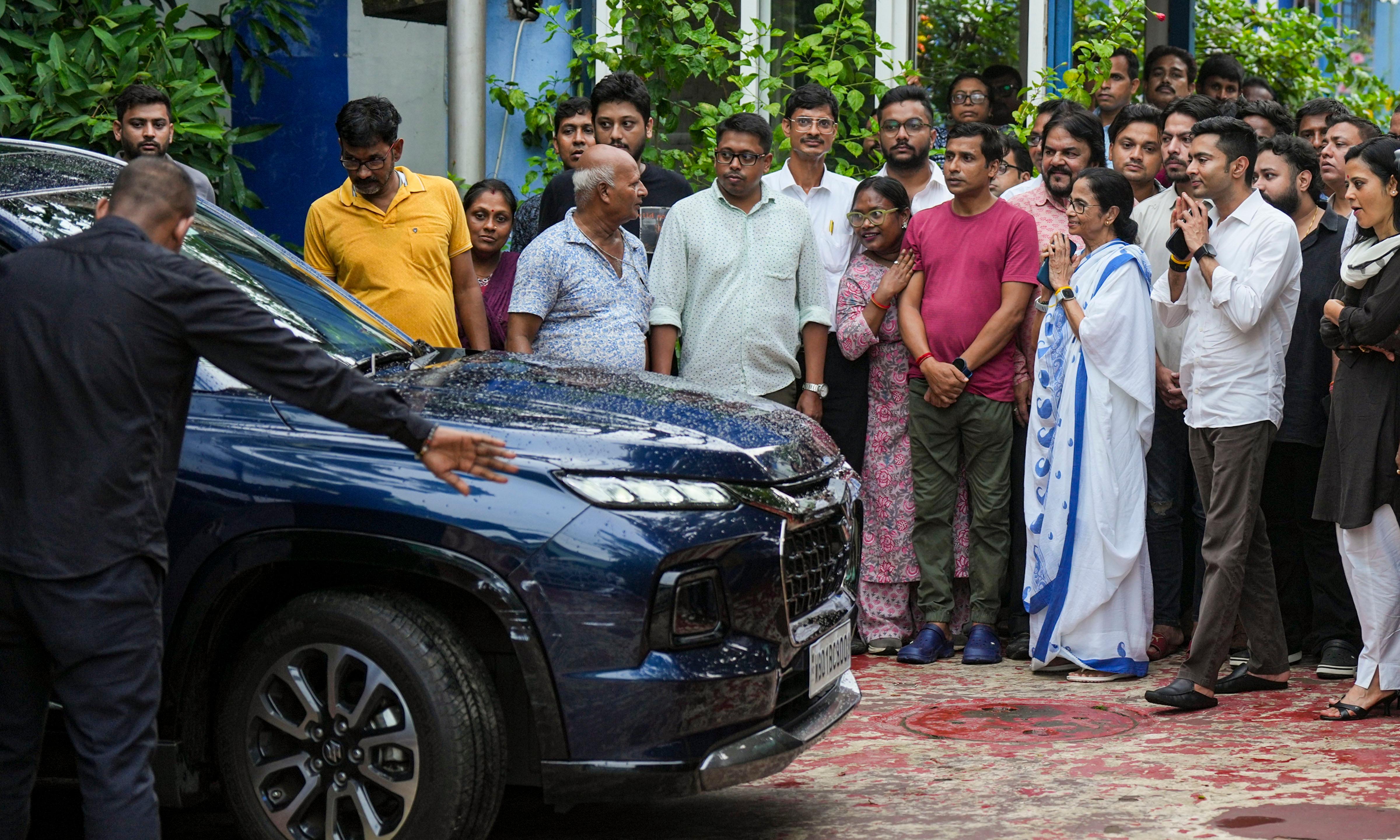 Jaya Bachchan Meets Mamata in Kolkata Amid Opposition Buzz
