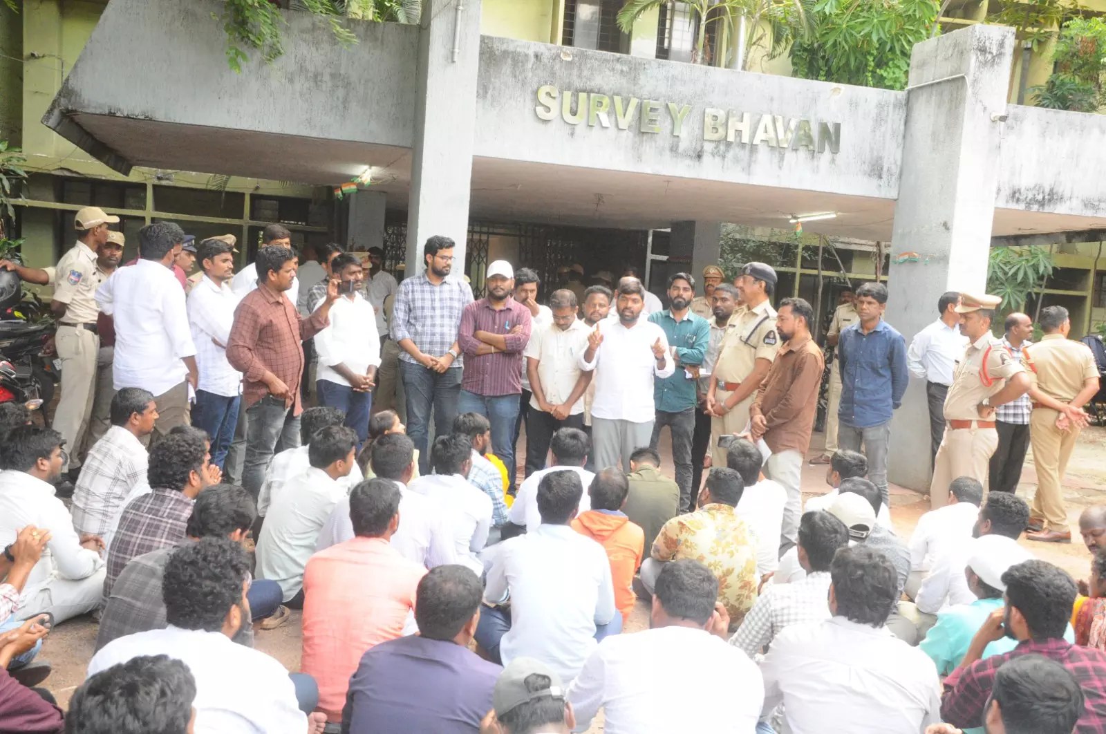 Licensed Surveyors Continue Protest, Press for ₹30,000 Salary and Job Security in Telangana Licensed Surveyors Continue Protest, Press for ₹30,000 Salary and Job Security in Telangana