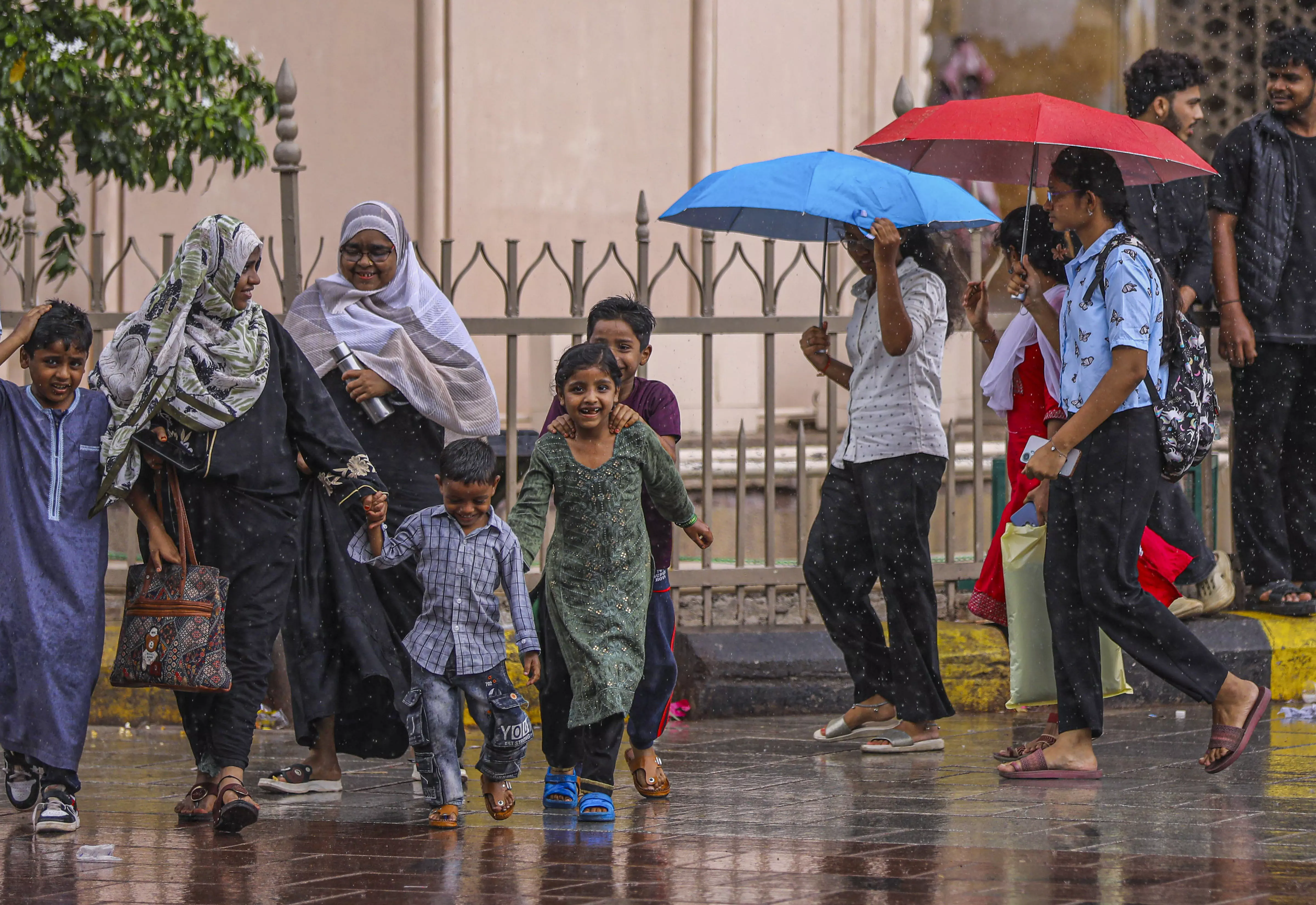 Heavy to Very Heavy Rains Likely in Telangana for Next Three Days Heavy to Very Heavy Rains Likely in Telangana for Next Three Days