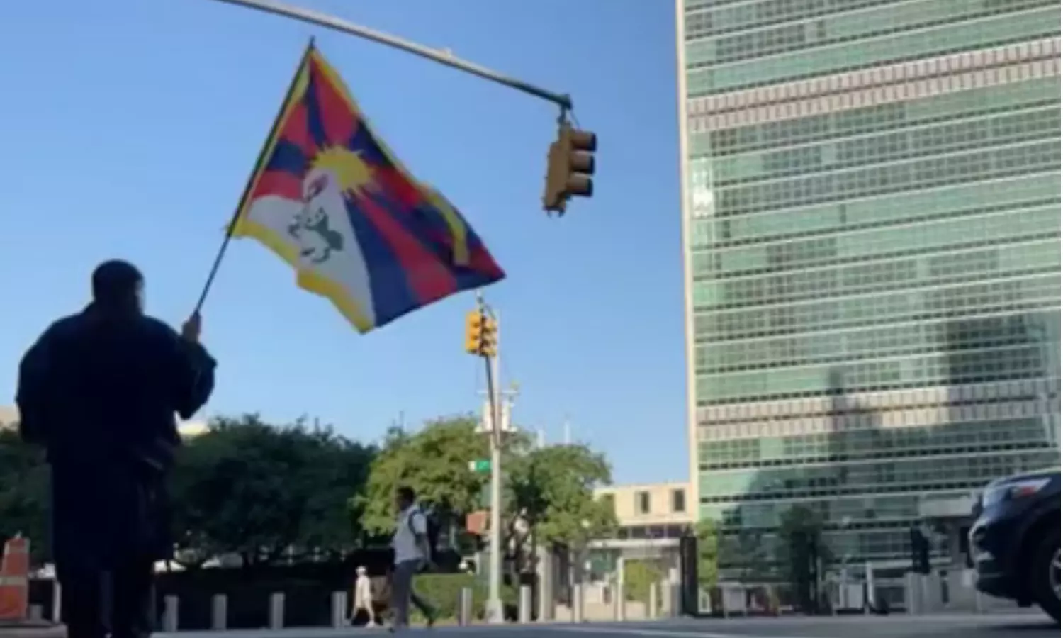 Man with Tibetan Flag Dies After Self-Immolation Outside UN Headquarters Man with Tibetan Flag Dies After Self-Immolation Outside UN Headquarters