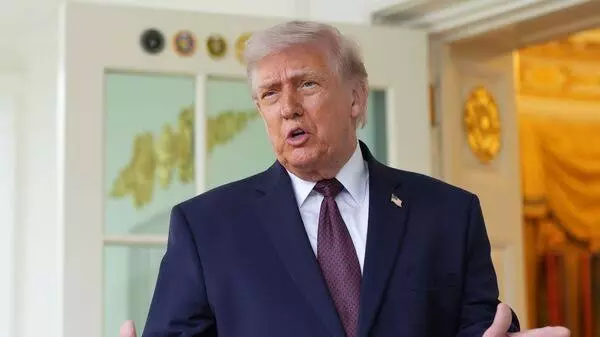 Trump Backs ICE Traffic Stops Despite New Policy Shift Trump Backs ICE Traffic Stops Despite New Policy Shift