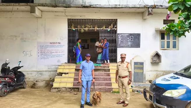 Medak Police Conduct Anti-Drug Checks With Narcotics Dog Zoobie Medak Police Conduct Anti-Drug Checks With Narcotics Dog Zoobie