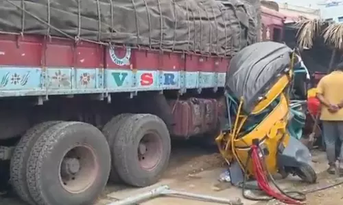 4 Killed as Speeding Truck Rams Wedding Party Near Kambham in Markapuram 4 Killed as Speeding Truck Rams Wedding Party Near Kambham in Markapuram
