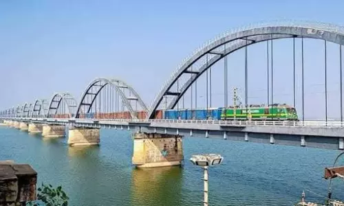 SCoR Rehabilitates 74% of The Godavari Iconic Rail Bridge While Continuing Train Traffic SCoR Rehabilitates 74% of The Godavari Iconic Rail Bridge While Continuing Train Traffic