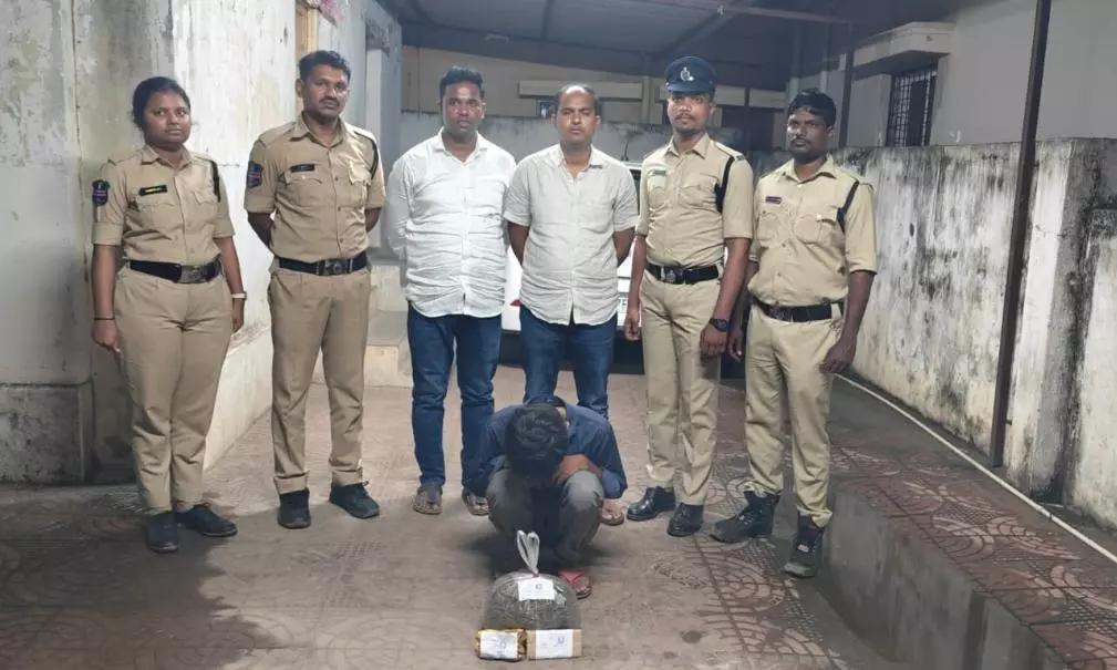 Man Held for Transporting Ganja from Madhya Pradesh, Selling It in Patancheru Man Held for Transporting Ganja from Madhya Pradesh, Selling It in Patancheru