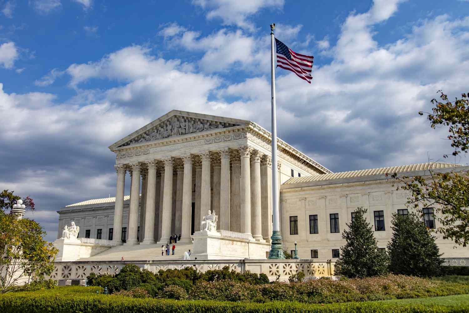 US Supreme Court Justices Disclose Millions In Book Earnings, Teaching Income